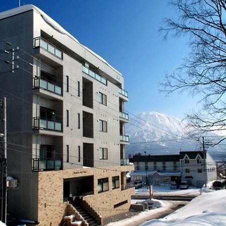 Mountainside Palace Кучан Екстериор снимка