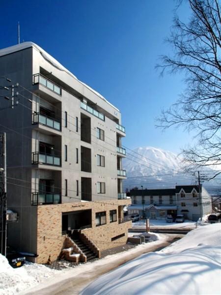Mountainside Palace Кучан Екстериор снимка