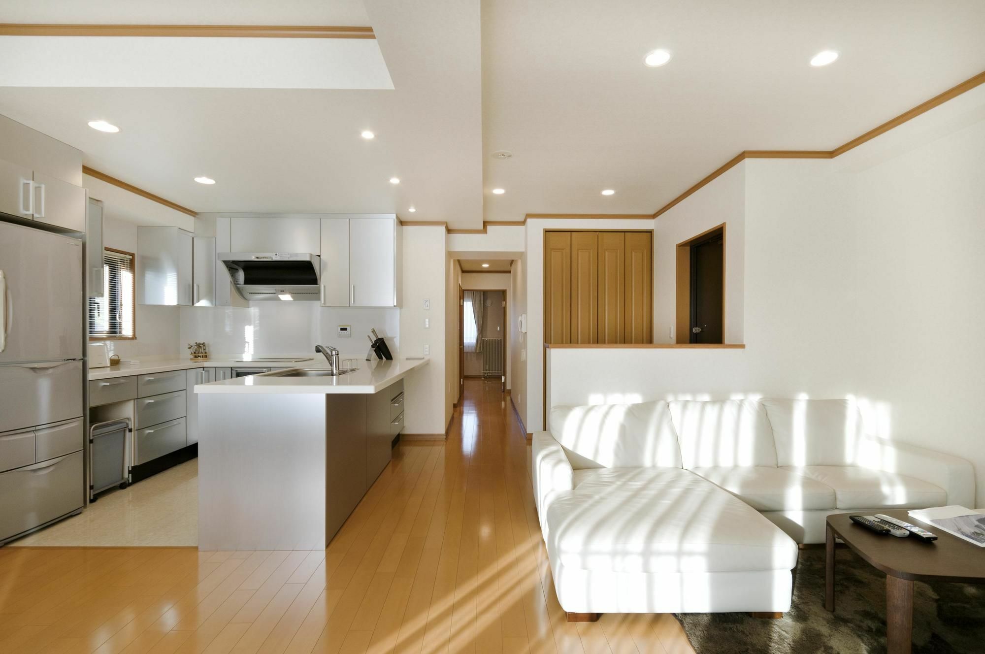 Mountainside Palace Кучан Екстериор снимка