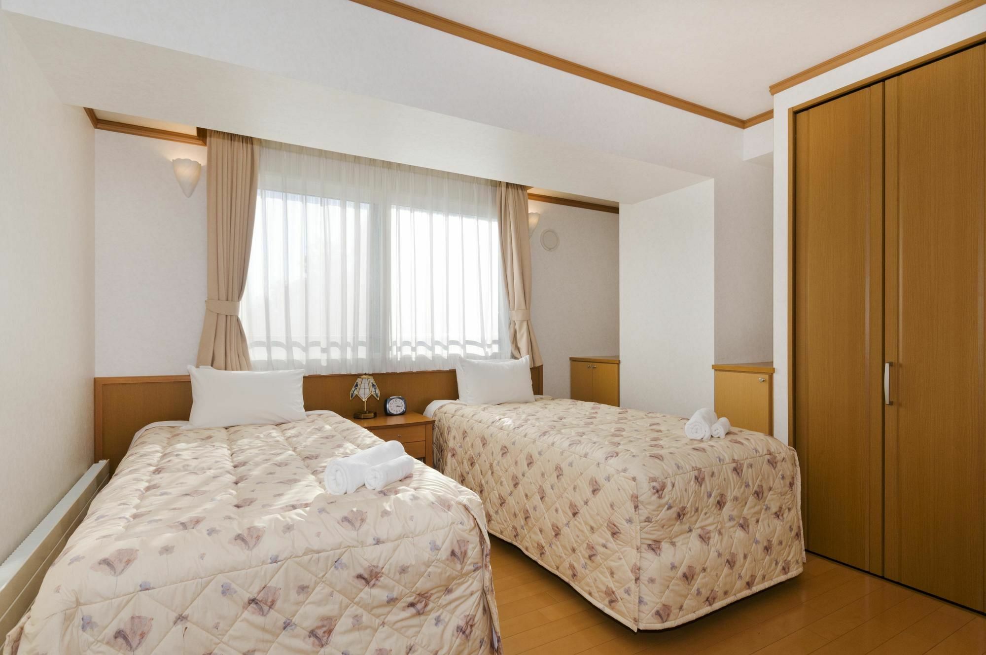 Mountainside Palace Кучан Екстериор снимка