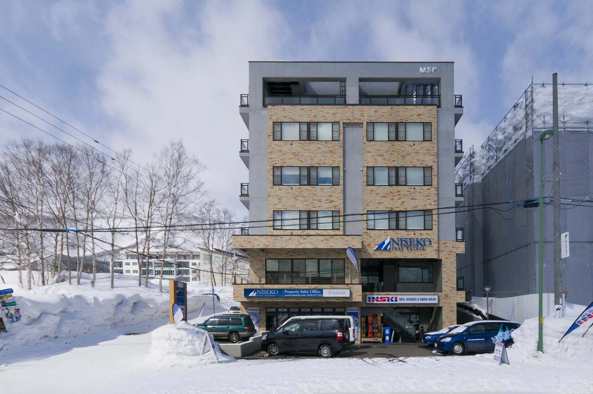 Mountainside Palace Кучан Екстериор снимка