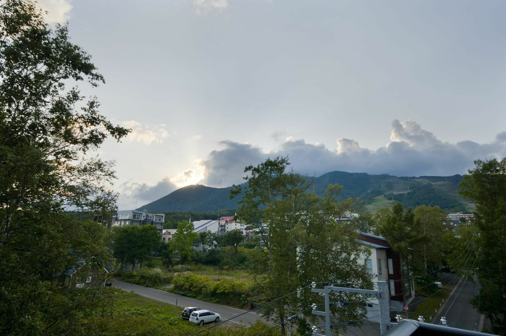 Mountainside Palace Кучан Екстериор снимка